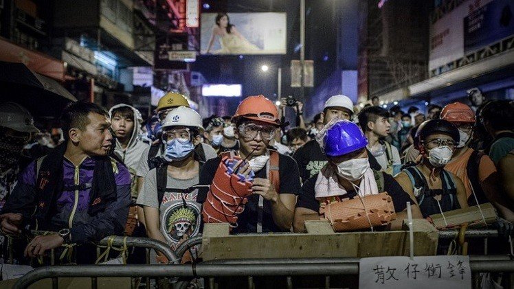 عقد أول اجتماع بين حكومة هونغ كونغ والطلبة المحتجين