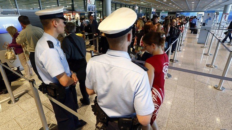 ألمانيا توقف 3 مراهقات أمريكيات يشتبه بتخطيطهن للانضمام إلى "داعش"