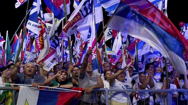 الأوروغواي تنتخب رئيسها والتصويت على الماريغوانا