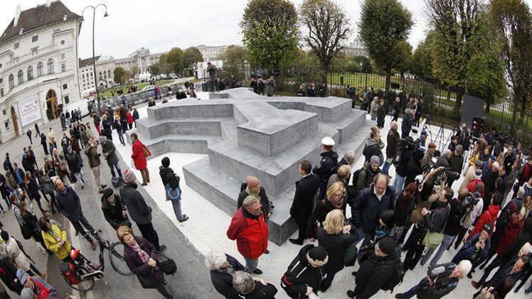 إزاحة الستار عن نصب تذكاري في النمسا للهاربين من الجيش النازي 