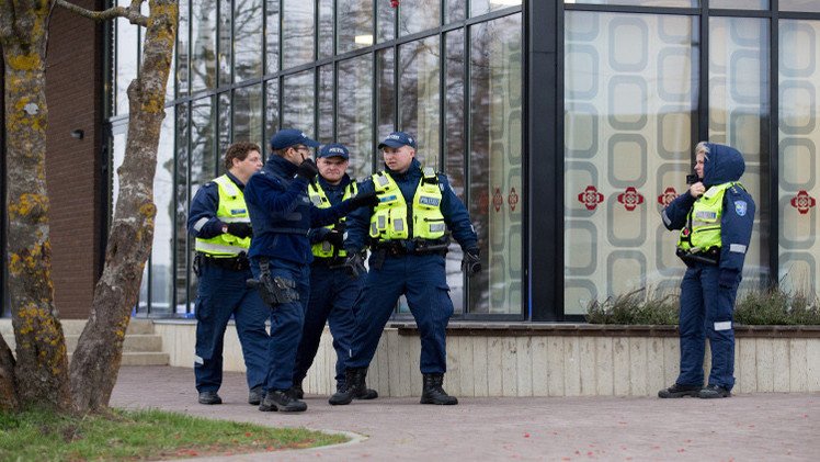 تلميذ يقتل مدرسته في إستونيا