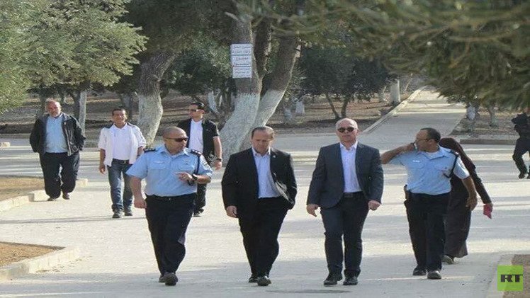 رئيس بلدية القدس يقتحم المسجد الأقصى