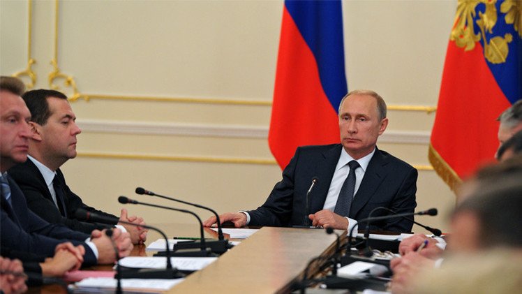 بوتين يدعو الحكومة للقيام بكل ما بوسعها لتحسين المناخ الاستثماري في البلاد