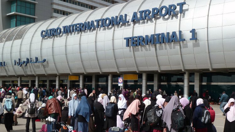 أمن مطار القاهرة يمنع دخول 