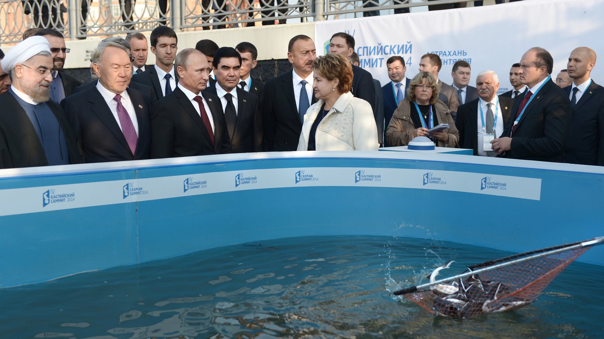 رؤساء تركمانستان وروسيا وكازاخستان وإيران في مراسم إكثار سمك الحفش في نهر الفولغا