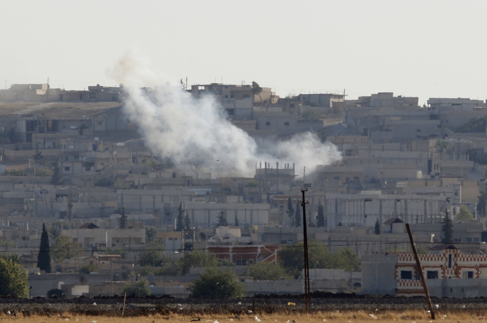 الدخان يرتفع من بلدة كوباني السورية، صور ملتقطة من الحدود التركية السورية