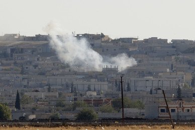 الدخان يرتفع من بلدة كوباني السورية، صور ملتقطة من الحدود التركية السورية