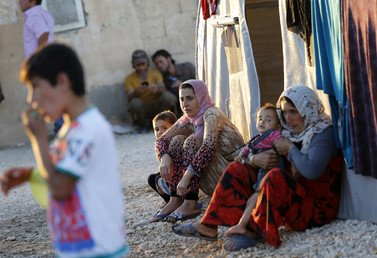 لاجئون أكراد من مدينة كوباني السورية في مخيم بمدينة سوروك في الجنوب الشرقي