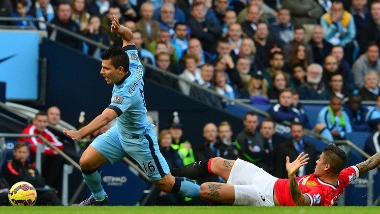 الأرجنتيني روخو ظهير مانشستر يونايتد يصاب بخلع في الكتف 