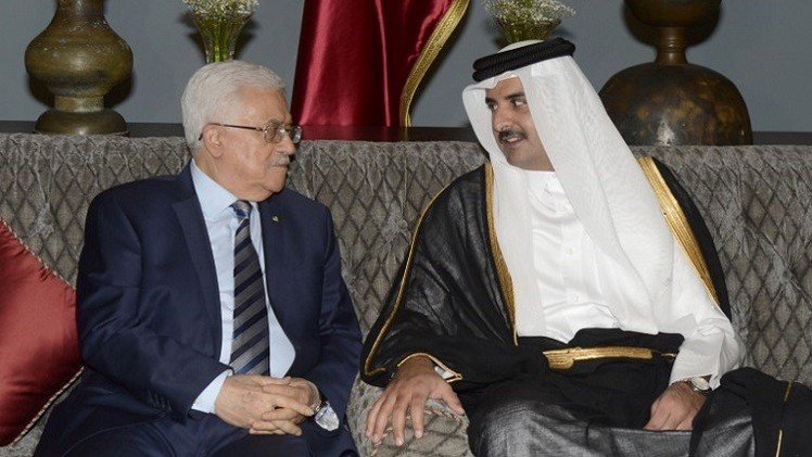 الرئيس الفلسطيني وأمير قطر يناقشان تسريع إعادة إعمار غزة