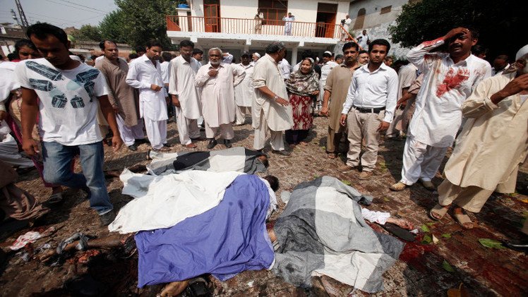 حملة اعتقالات على خلفية قتل زوجين مسيحيين وحرق جثتيهما في باكستان