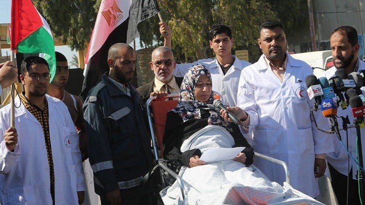 فلسطينيون يعتصمون أمام معبر رفح لدفع مصر إلى فتحه