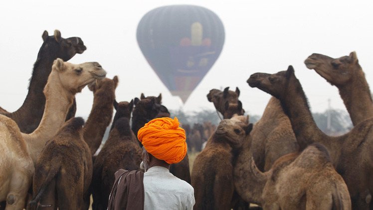  منطاد سياحي يهبط في سجن بالهند