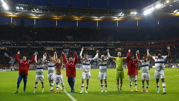 مولر يقود بايرن ميونخ إلى فوز ساحق على آينتراخت 