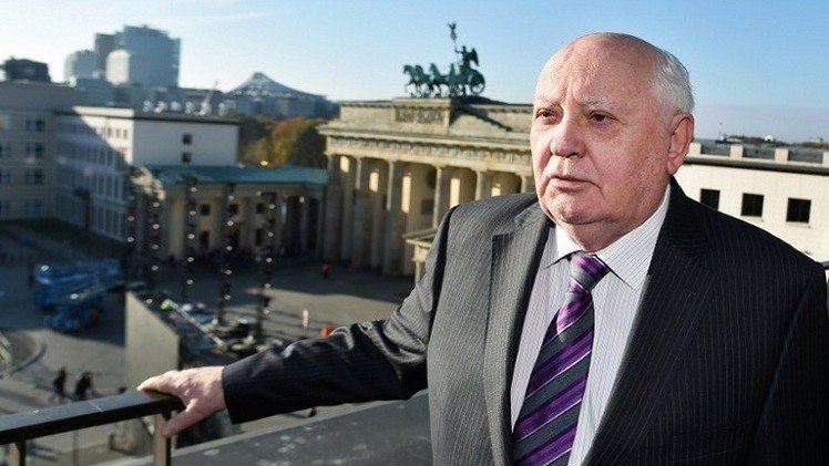 غورباتشوف: العالم على شفا حرب باردة جديدة