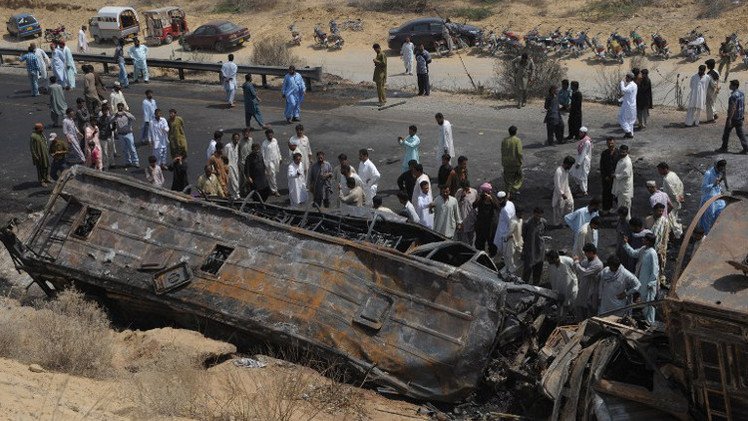 مقتل 56 شخصا على الأقل بحادث مرور جنوب باكستان 