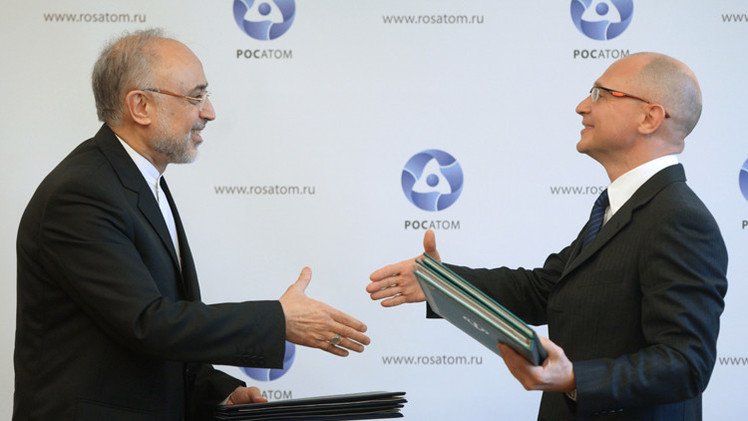 روسيا وإيران توقعان عقدا لبناء مفاعلات نووية جديدة