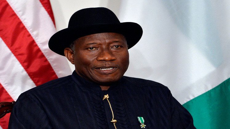 الرئيس النيجيري يعتزم الترشح لولاية ثانية