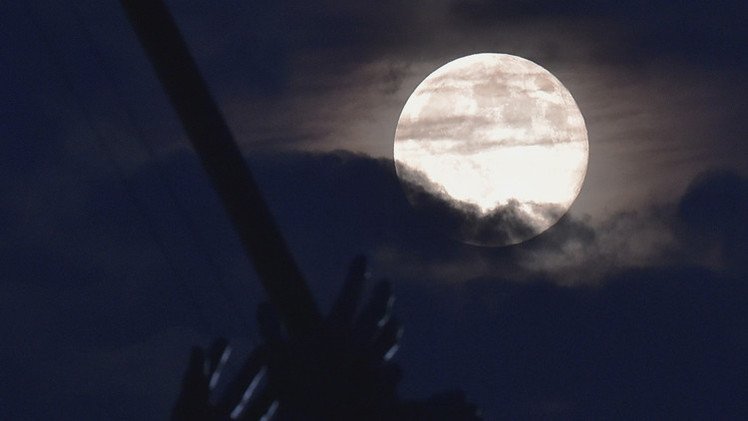 ظاهرة القمر العملاق عام 2015