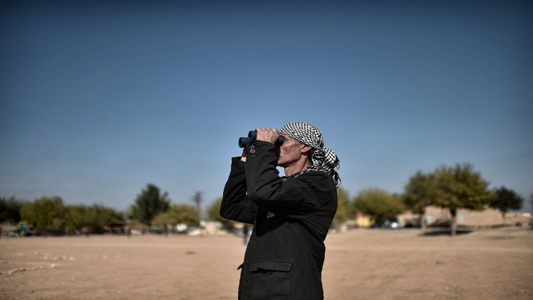 المقاتلون الأكراد يقطعون طريقا استراتيجيا لـ"داعش" 