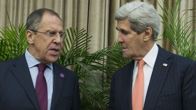 لافروف يؤكد لكيري ضرورة عدم إفشال تنفيذ اتفاق مينسك حول أوكرانيا