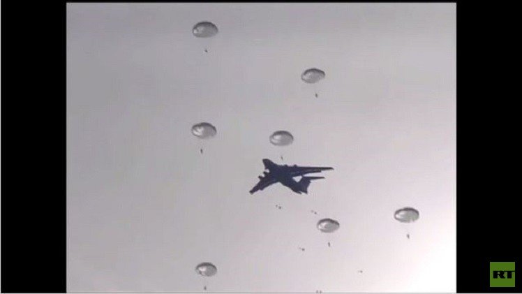 بالفيديو.. مظلي روسي يلتقط صورة سيلفي أثناء القفز بالمظلة