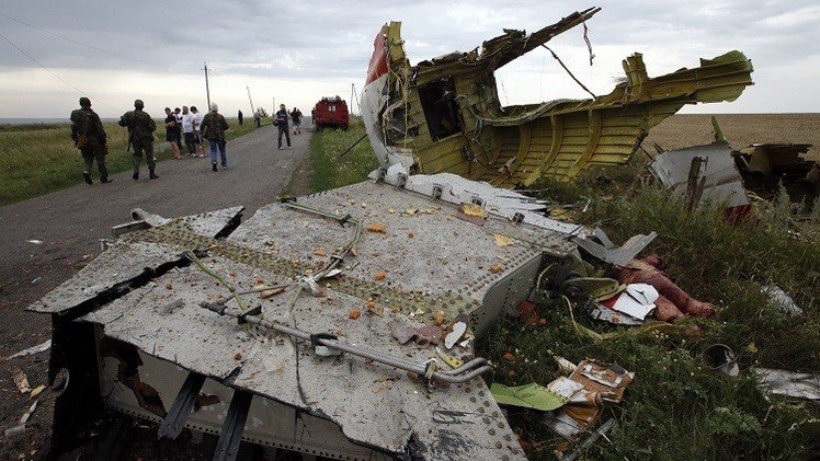 أدلة جديدة على وجود طائرة حربية بجانب البوينغ التي سقطت في أوكرانيا
