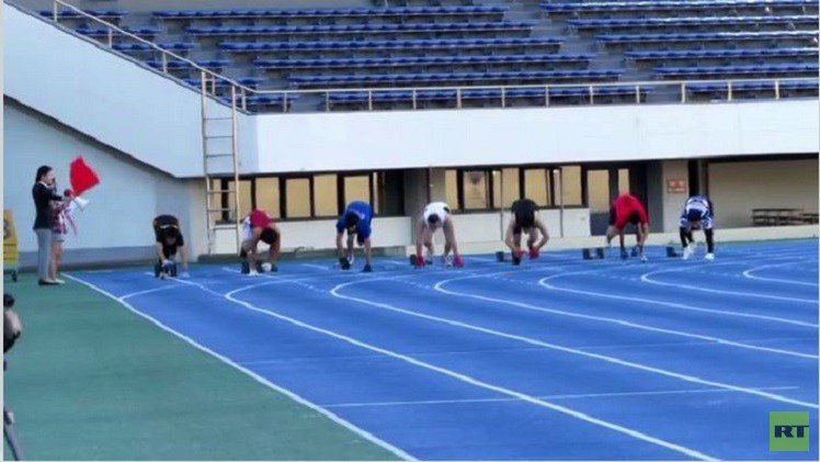 بالفيديو.. سباق "القرود البشرية" في اليابان 