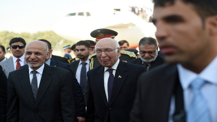 الرئيس الأفغاني يزور باكستان للمرة الأولى