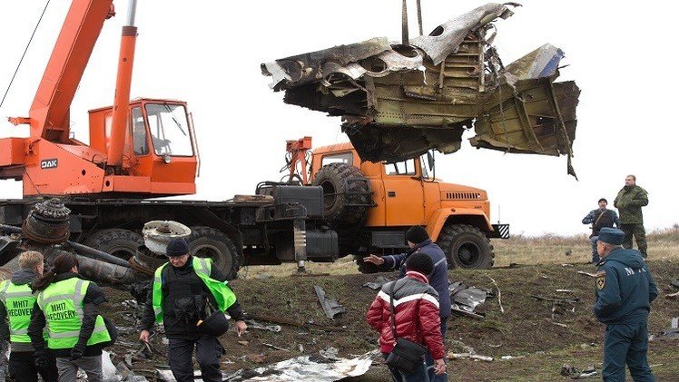 بالفيديو.. اللحظات الأولى بعد سقوط الطائرة الماليزية جنوب شرق أوكرانيا