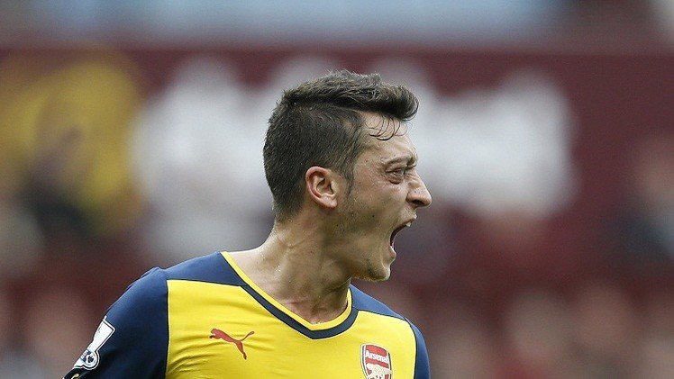 مدرب أرسنال فينغر: أوزيل سيعود من الإصابة أفضل مما كان عليه 