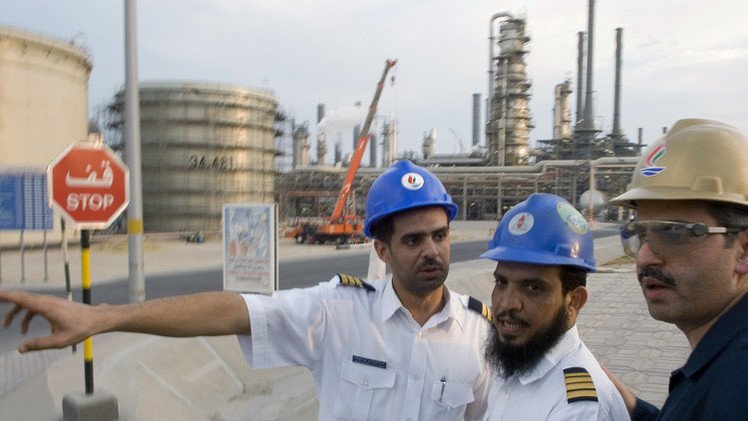 الكويت تخفف من المخاوف الناتجة عن تراجع أسعار النفط 
