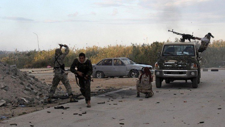 اشتباكات وقصف جوي في بنغازي