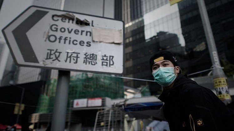 محتجون يقتحمون برلمان هونغ كونغ