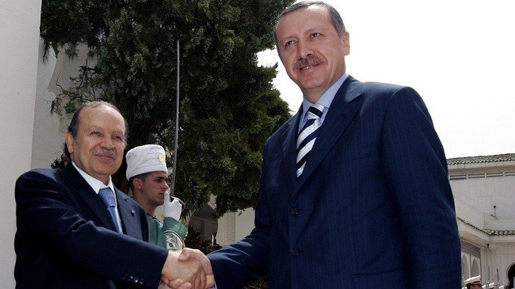 أردوغان يصل الجزائر في أول زيارة خارجية كرئيس