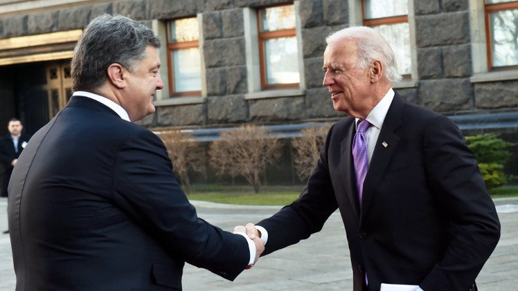بوروشينكو وبايدن يؤيدان مفاوضات مينسك كأفضل صيغة لعملية السلام بأوكرانيا