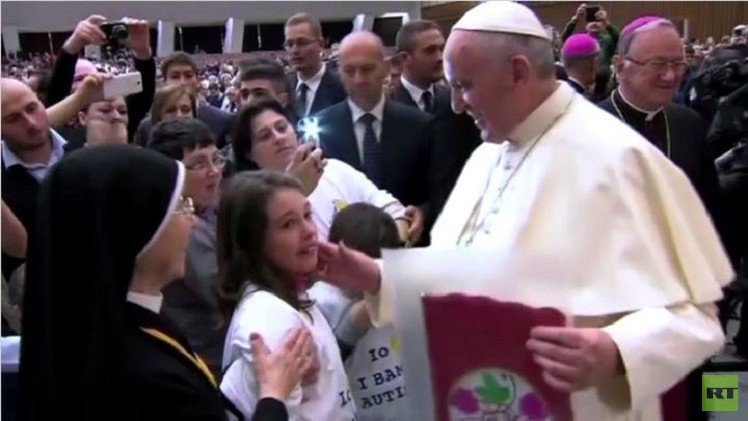  فيديو.. البابا فرانسيس يلتقي أطفالا مصابين بالتوحد