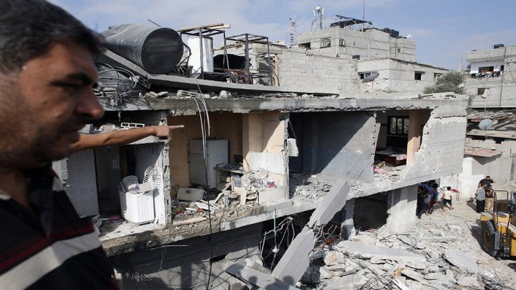 إسرائيل تسمح بإدخال كمية من الإسمنت إلى غزة