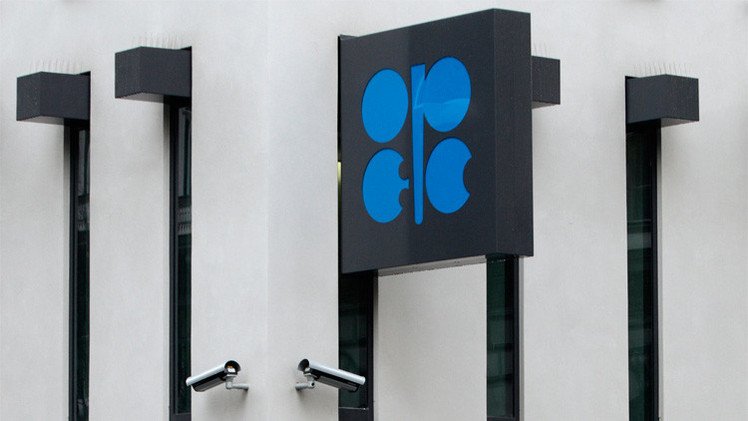الجزائر: "أوبك" ستسعى إلى التوافق لوقف تراجع سعر النفط