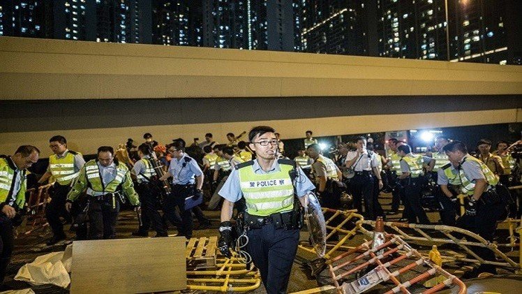 كر وفر بين المتظاهرين والشرطة في هونغ كونغ