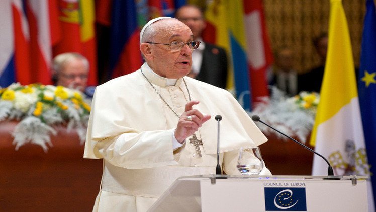 البابا فرانسيس يدعو أوروبا إلى استعادة مكانتها الحيوية  