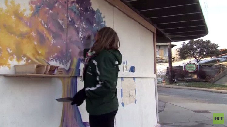 سـكان فيرغسـون يعبرون عن معاناتهم بالرسم على الجدران 