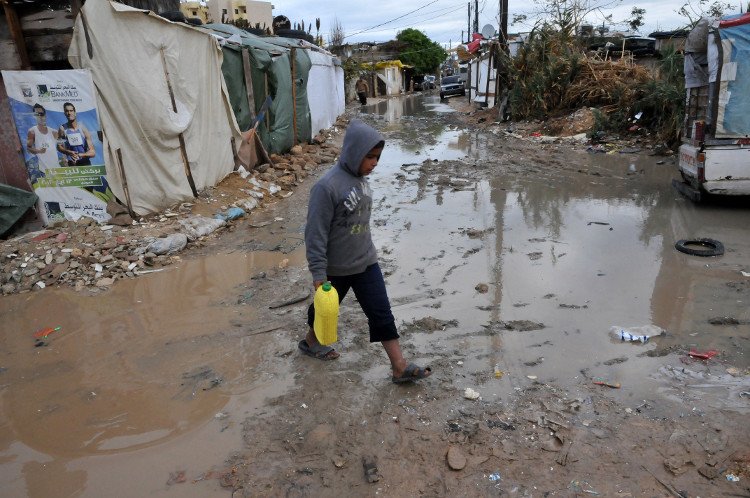 عاصفة ثلجية تزيد من معاناة اللاجئين السوريين في لبنان