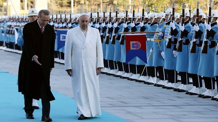 أردوغان يعرب للبابا فرنسيس عن قلقه إزاء تنامي الكراهية ضد الإسلام في العالم