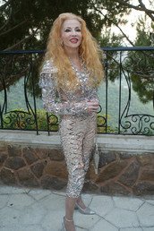 صورة للمطربة المحبوبة صباح فوق التلال الموجودة شرق مدينة بيروت اللبنانية 4 يوليو/تموز 2004   