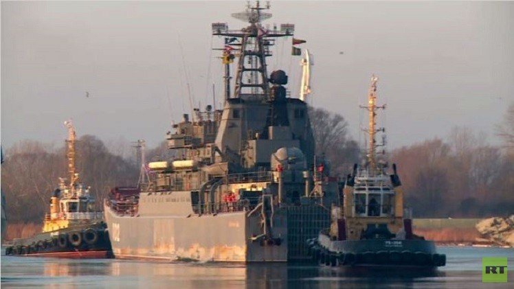 سفينة الإنزال البحري تعود إلى مينائها الأصلي (فيديو)