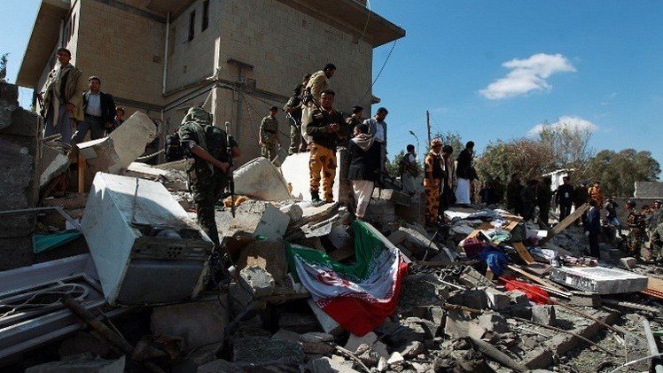 القاعدة تتبنى تفجير استهدف منزل السفير الإيراني في صنعاء