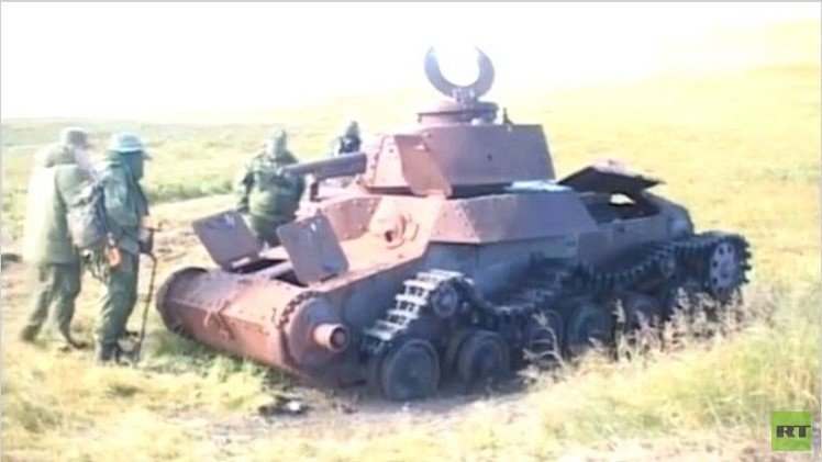 بالفيديو..عسكريون ينتشلون رفات محاربين سوفييت مفقودين