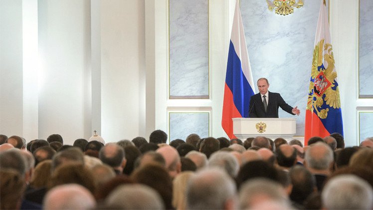 بوتين: علينا النهوض باقتصادنا والخروج من مصيدة النمو الاقتصادي شبه المعدوم