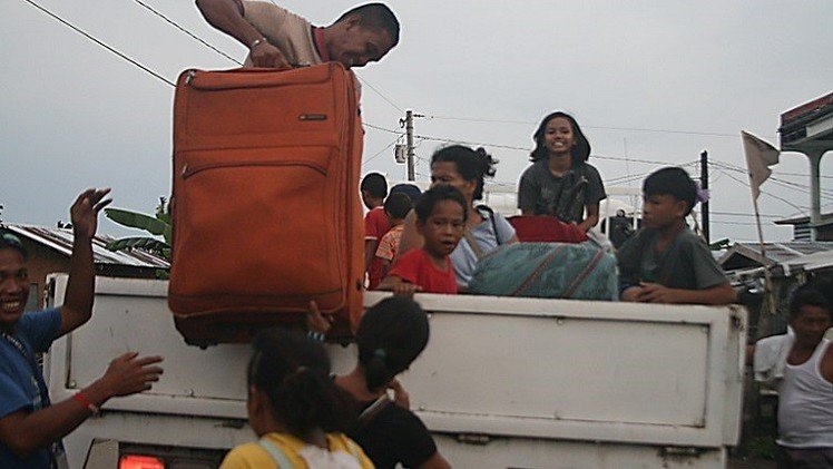 إجلاء مليون فلبيني مع اجتياح الإعصار "هاغوبيت" 